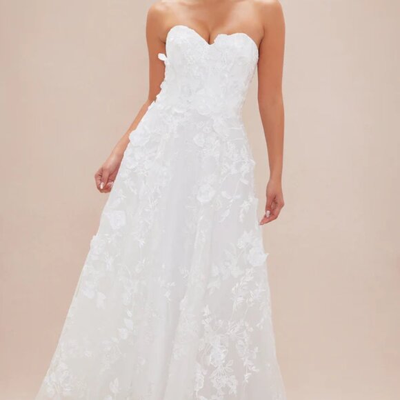 Floral Applique strapless wedding dress. New long bridal gown